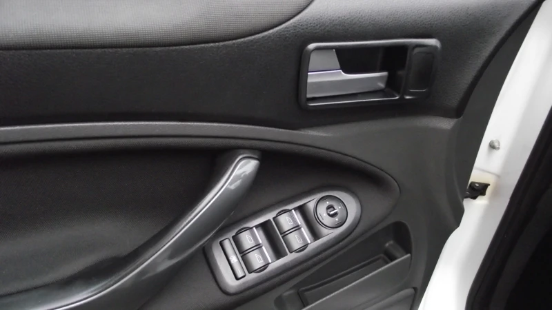 Ford Kuga 2.0.d.136.k.c.4x4.ПАНОРАМА., снимка 12 - Автомобили и джипове - 53052044