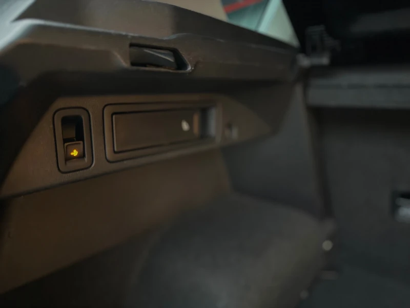 VW Tiguan R-LINE | 4MOTION | PANO | ТОП ЦЕНА | РЕАЛЕН, снимка 13 - Автомобили и джипове - 53181415