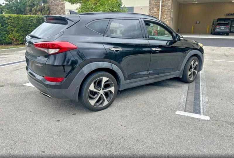 Hyundai Tucson * Limited* Кожа* Пано* Камера* Без щети* , снимка 4 - Автомобили и джипове - 53383884