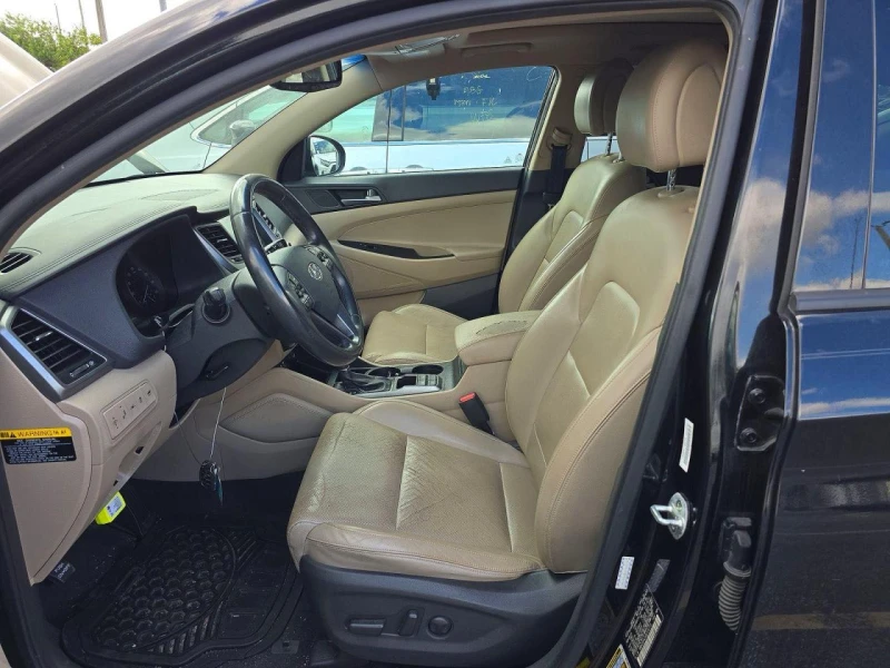 Hyundai Tucson * Limited* Кожа* Пано* Камера* Без щети* , снимка 5 - Автомобили и джипове - 53383884
