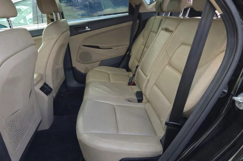 Hyundai Tucson * Limited* Кожа* Пано* Камера* Без щети* , снимка 6 - Автомобили и джипове - 53383884