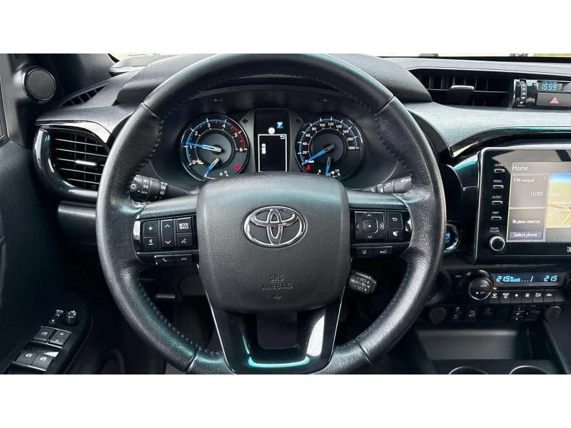 Toyota Hilux INVINCIBLE JBL 2.8D, снимка 13 - Автомобили и джипове - 53957032