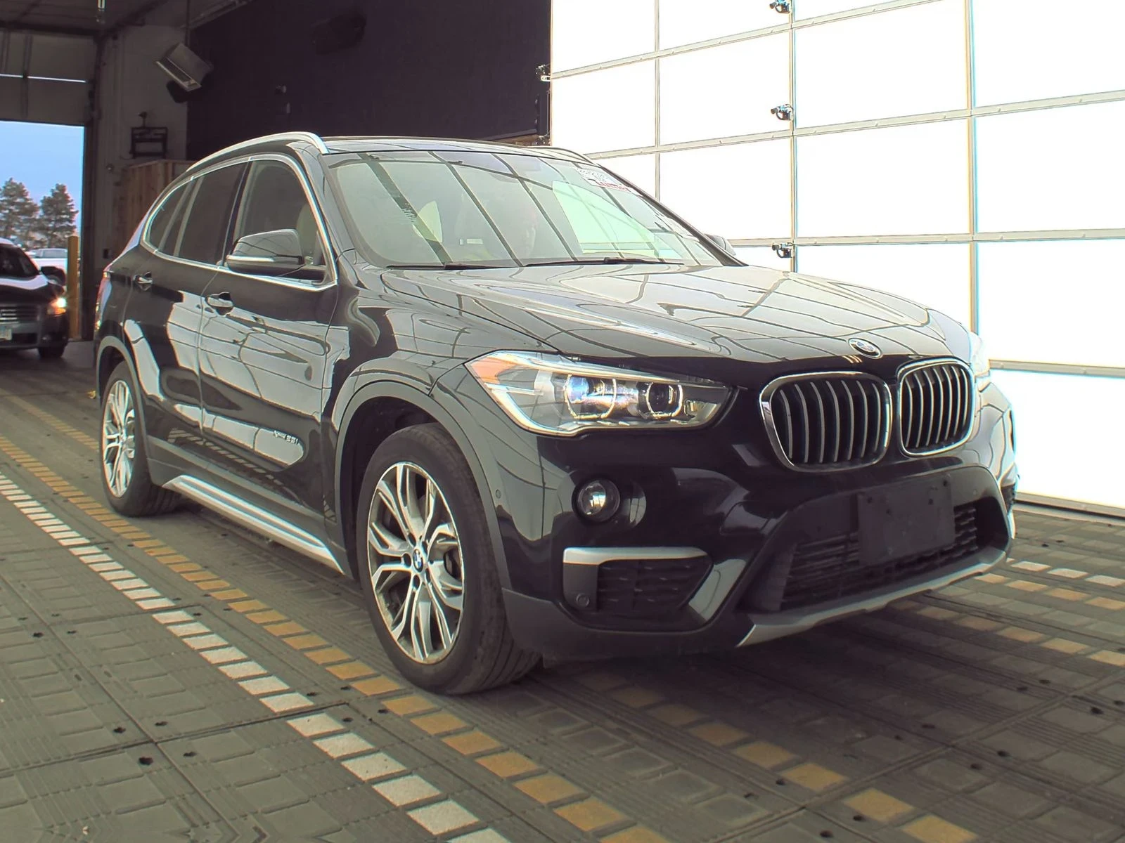 BMW X1 XLINE* PANO* PARK ASSIST* KEYLESS - изображение 2