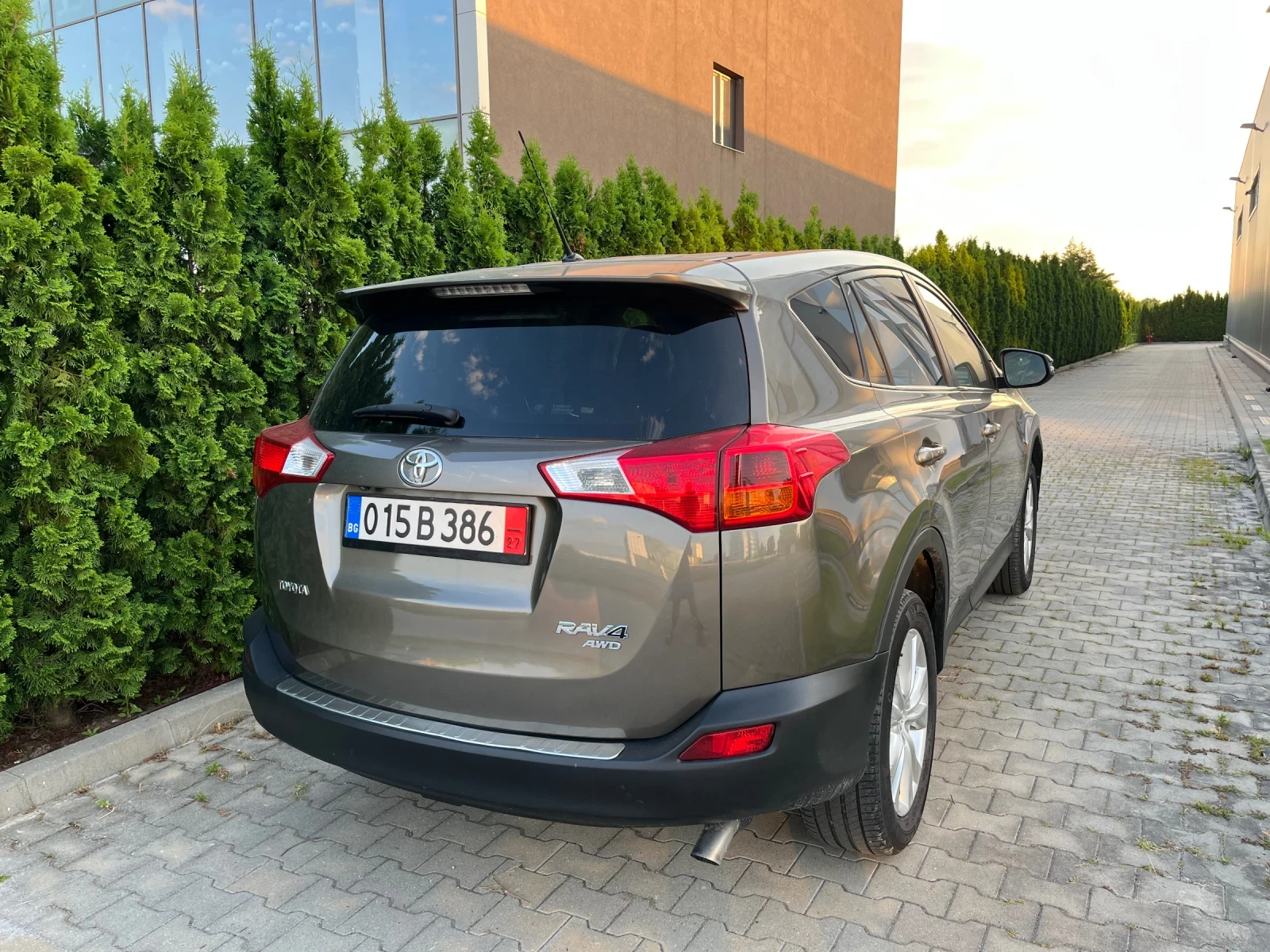 Toyota Rav4 2.2D4D 150к.с Navi/Xenon/Kamera Много Запазен!!! - изображение 5