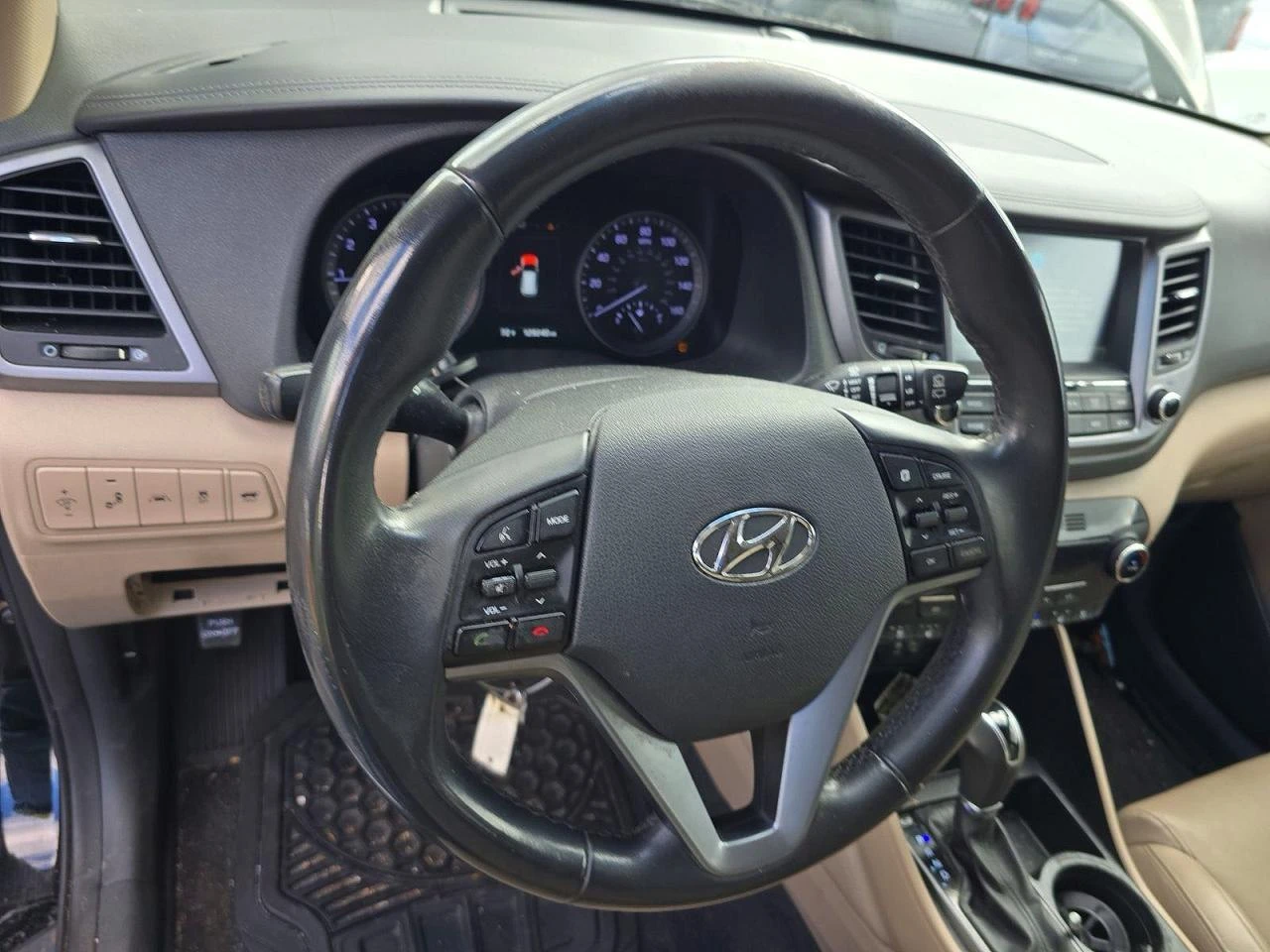 Hyundai Tucson * Limited* Кожа* Пано* Камера* Без щети*  - изображение 7