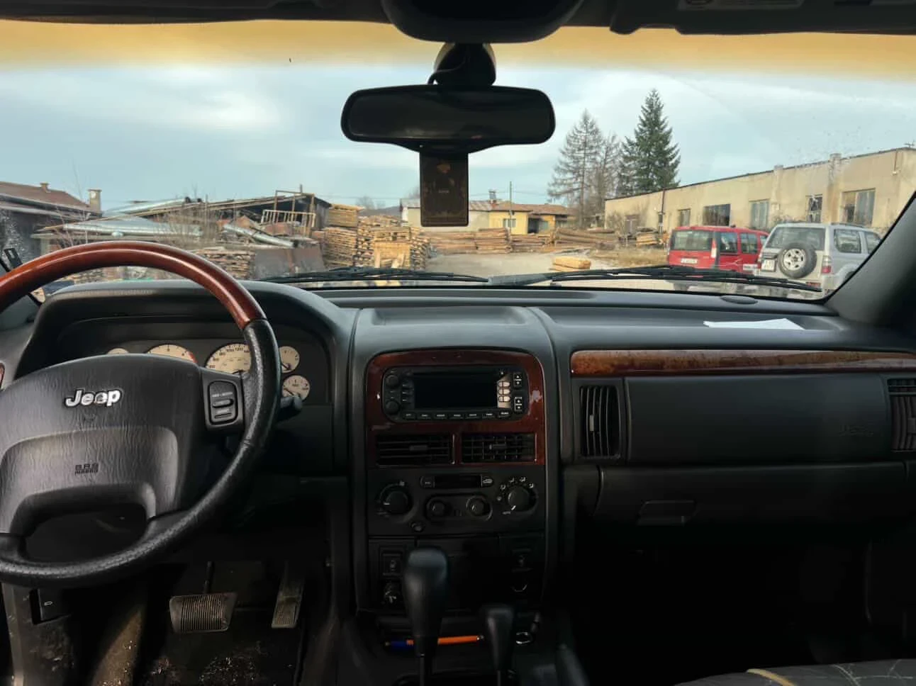 Jeep Grand cherokee QUADRA-DRIVE 2.7CRD      Възможност за лизинг, снимка 3 - Автомобили и джипове - 53730577