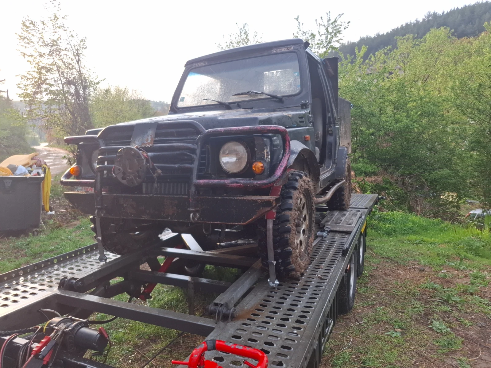 Suzuki Samurai Без документи двигателя работи перфектно нови гуми