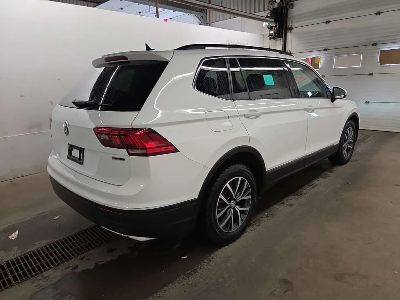 VW Tiguan * COMFORTLINE * CARFAX * ПАНОРАМА * АВТОКРЕДИТ * , снимка 3 - Автомобили и джипове - 55049972