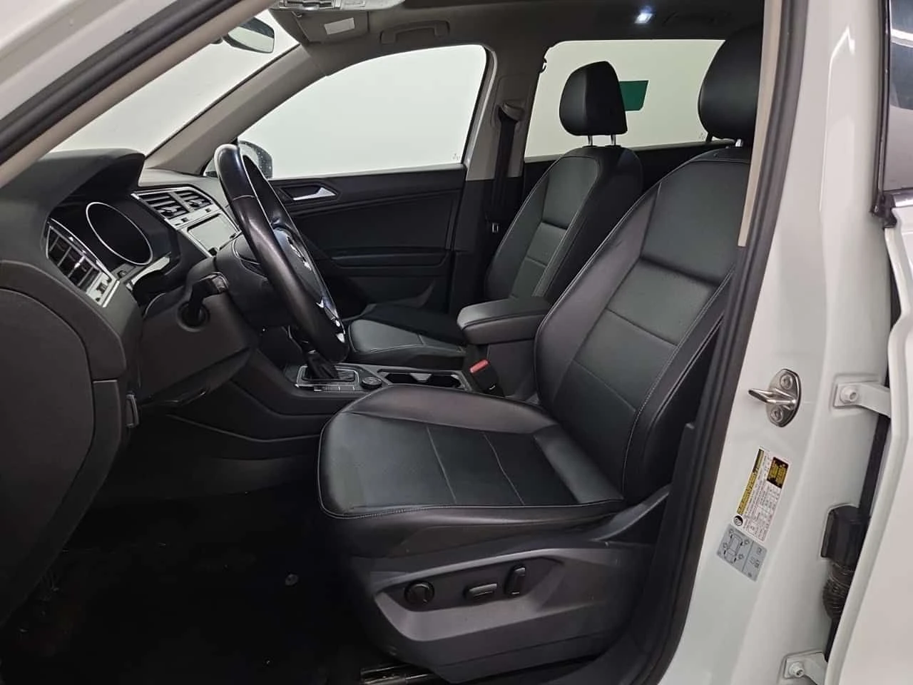 VW Tiguan * COMFORTLINE * CARFAX * ПАНОРАМА * АВТОКРЕДИТ * , снимка 8 - Автомобили и джипове - 55049972