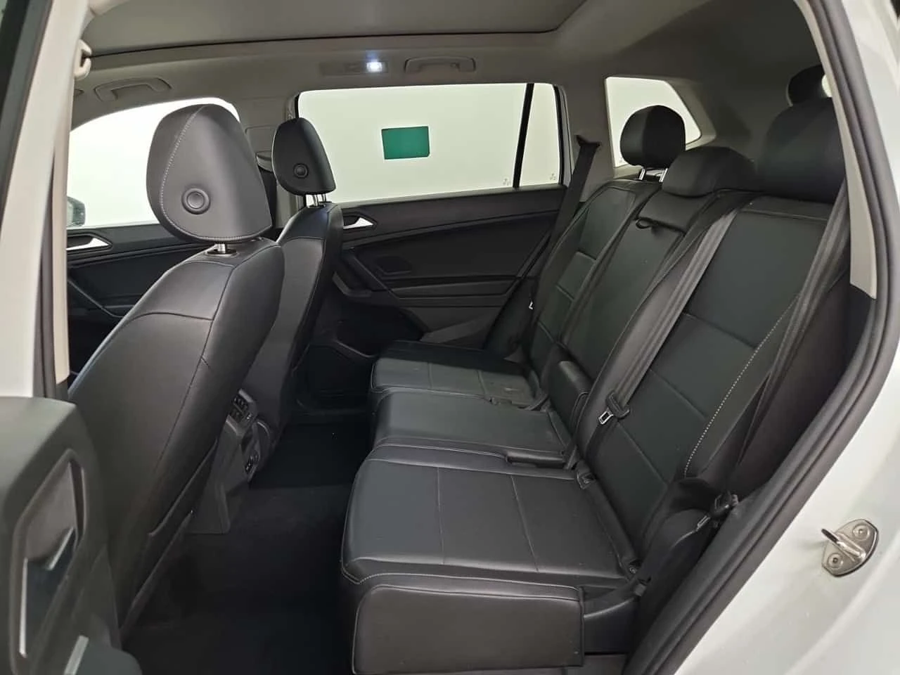VW Tiguan * COMFORTLINE * CARFAX * ПАНОРАМА * АВТОКРЕДИТ * , снимка 12 - Автомобили и джипове - 55049972