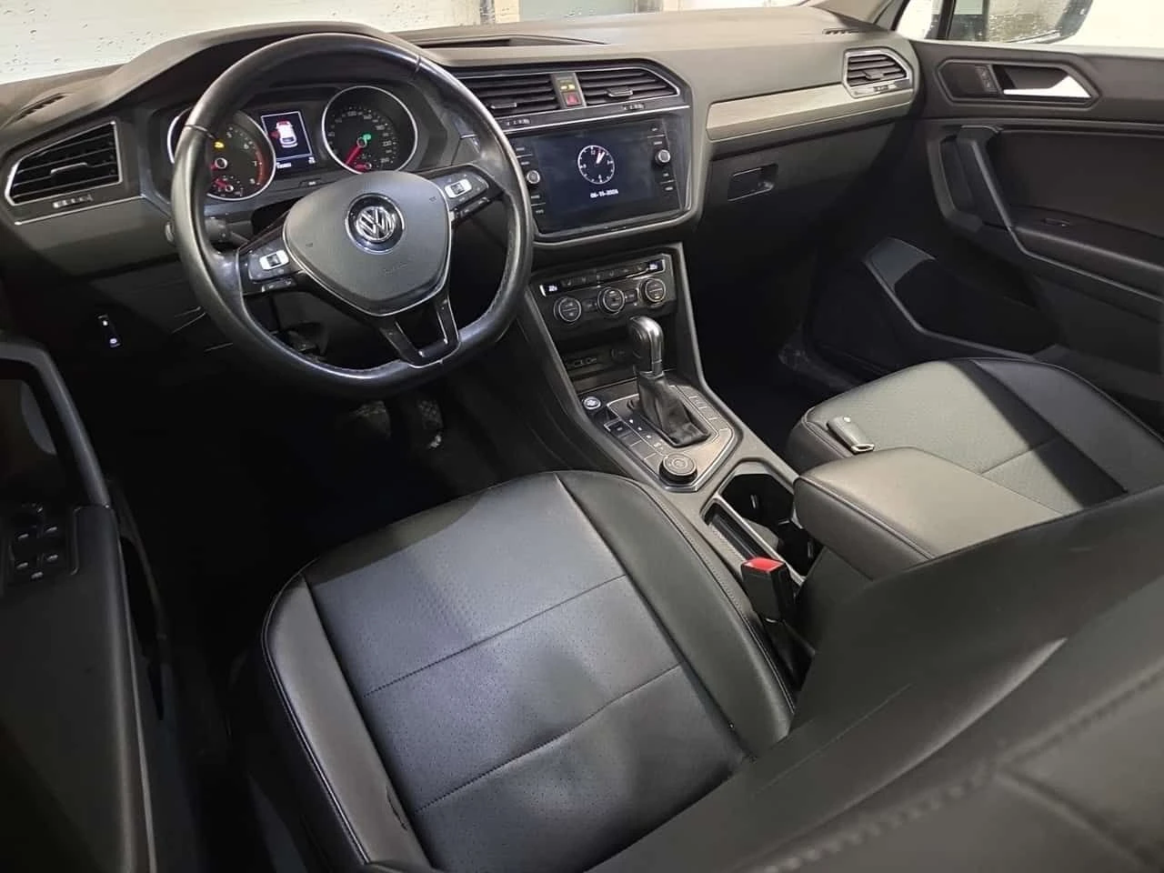 VW Tiguan * COMFORTLINE * CARFAX * ПАНОРАМА * АВТОКРЕДИТ * , снимка 11 - Автомобили и джипове - 55049972