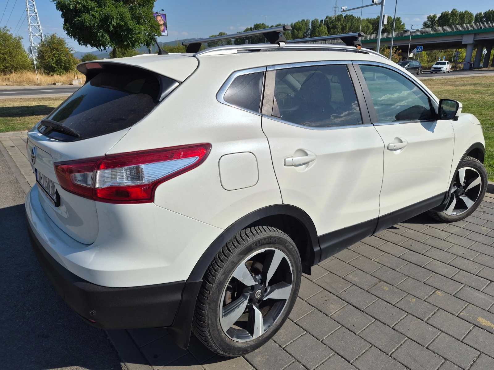 Nissan Qashqai, снимка 8 - Автомобили и джипове - 56144149