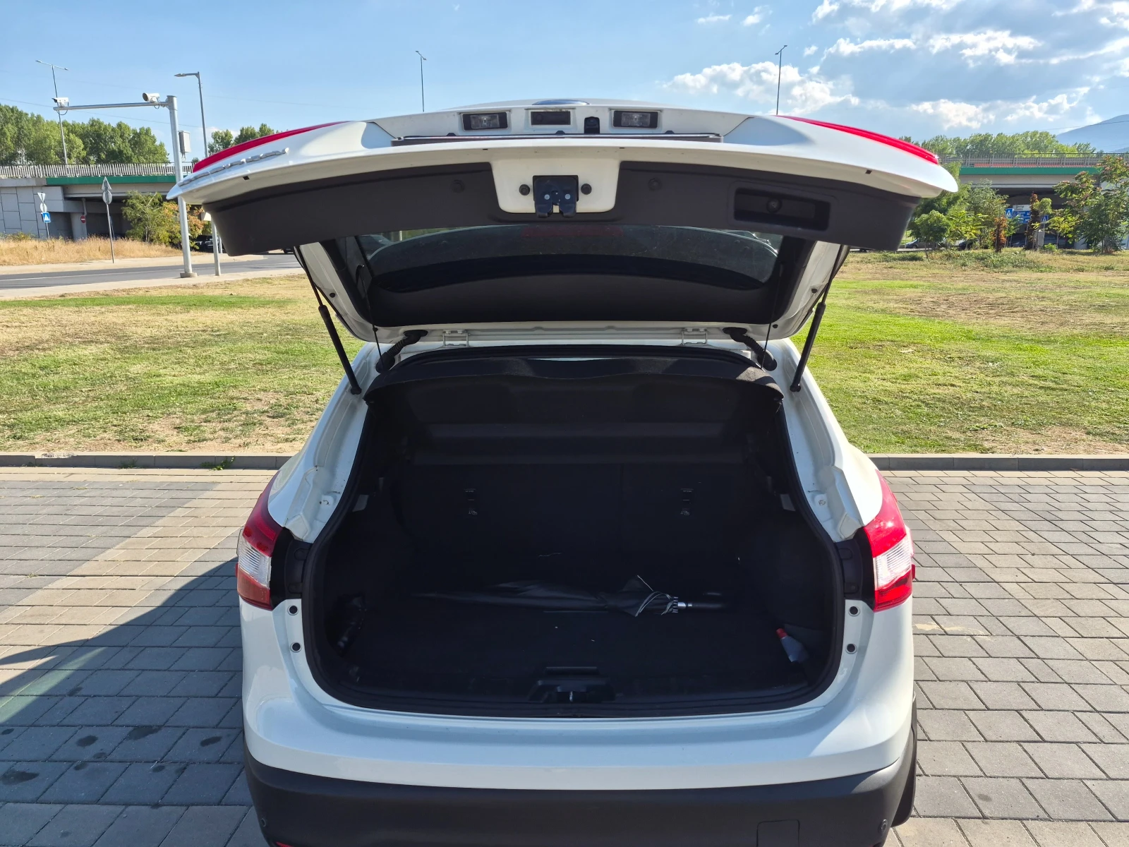 Nissan Qashqai, снимка 9 - Автомобили и джипове - 56144149