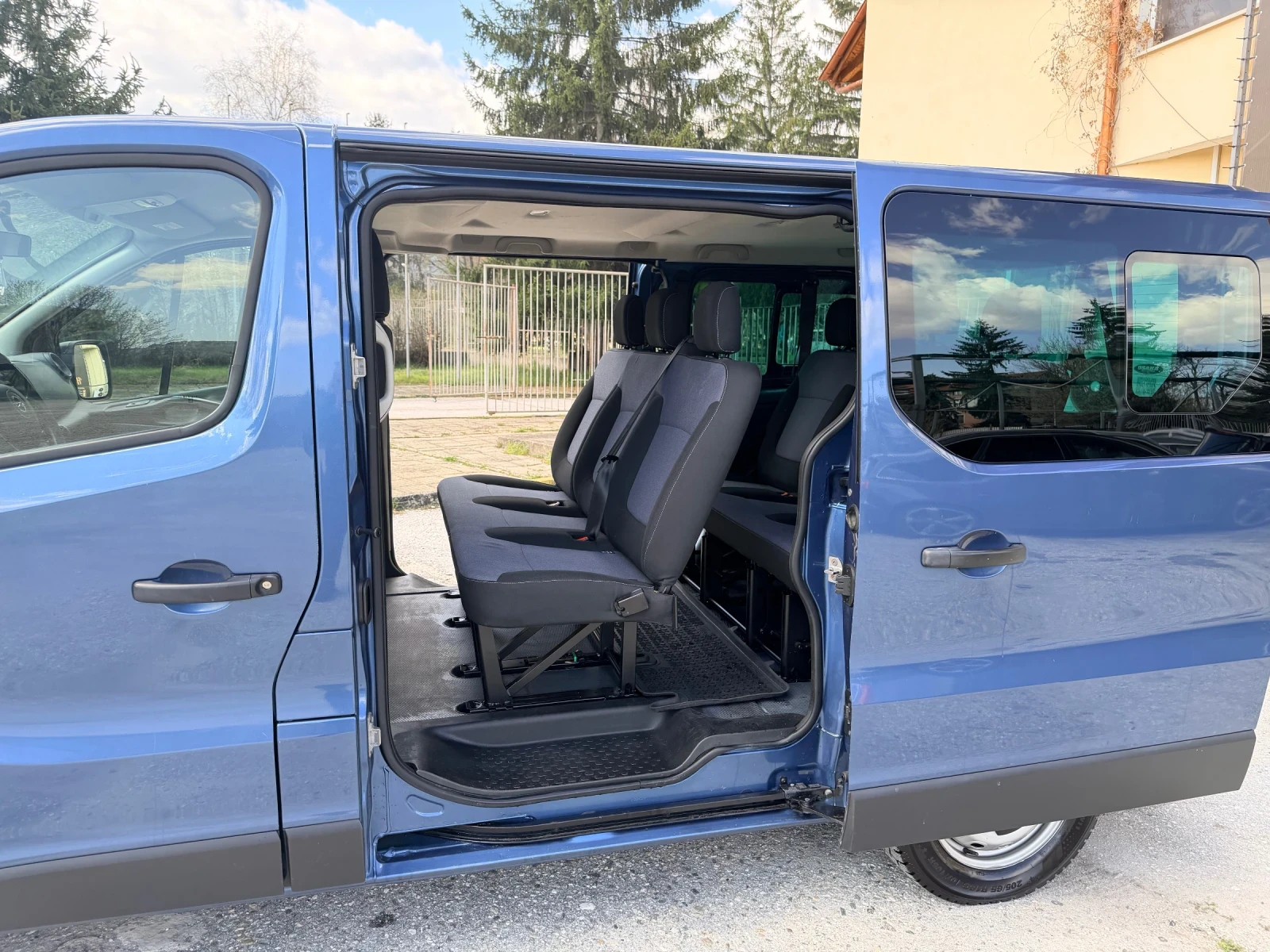 Opel Vivaro 1.6CDTI/8+ 1 места, снимка 8 - Бусове и автобуси - 54120454