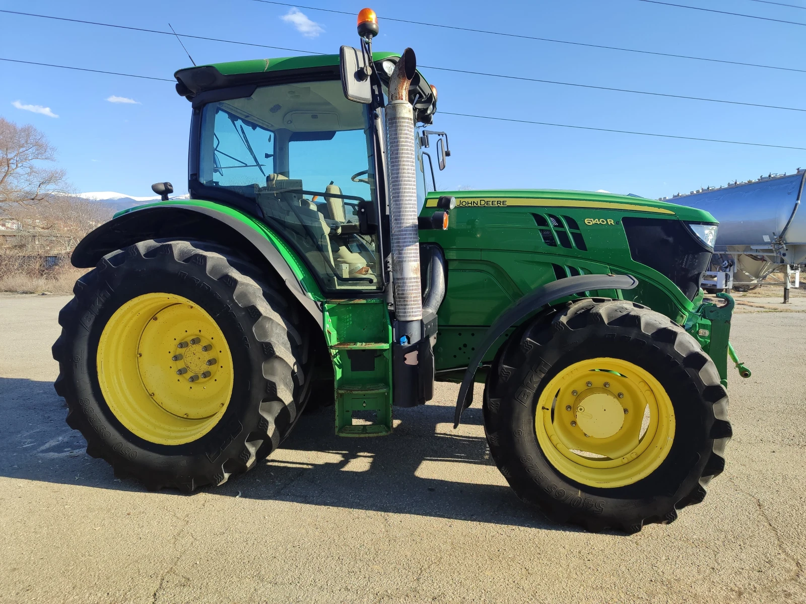 Трактор John Deere 6140R - изображение 3