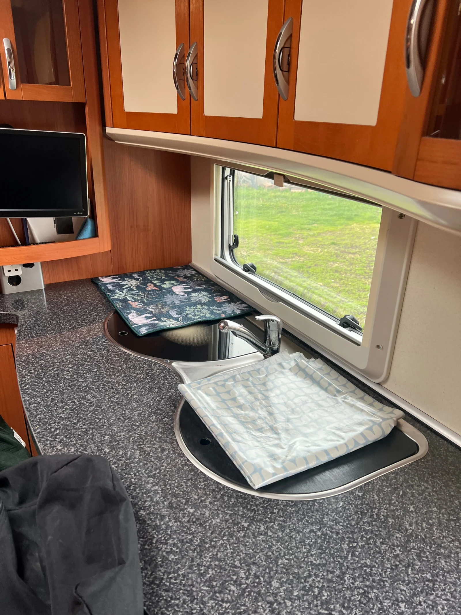 Каравана Hobby Hobby Prestige 540 UL, снимка 6 - Каравани и кемпери - 53941044