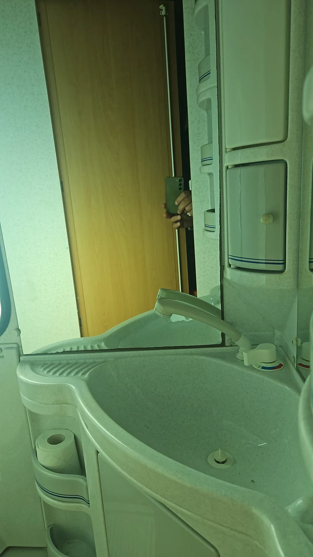Каравана Adria Unica 502DU , снимка 8 - Каравани и кемпери - 55965549