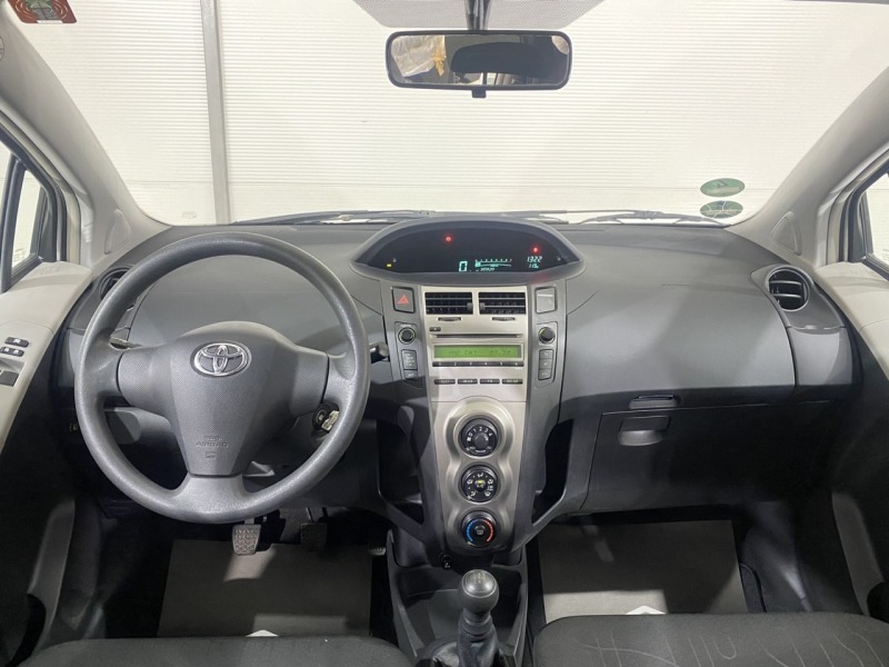 Toyota Yaris 1.0, снимка 7 - Автомобили и джипове - 46466874