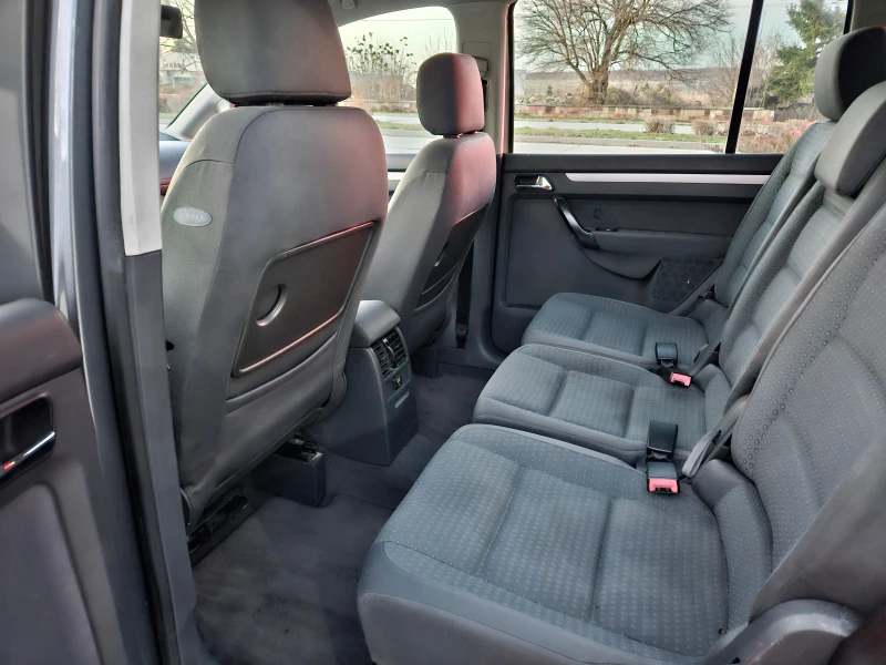 VW Touran 1.9, 105к.с., 7 места, Италия!, снимка 8 - Автомобили и джипове - 48437669