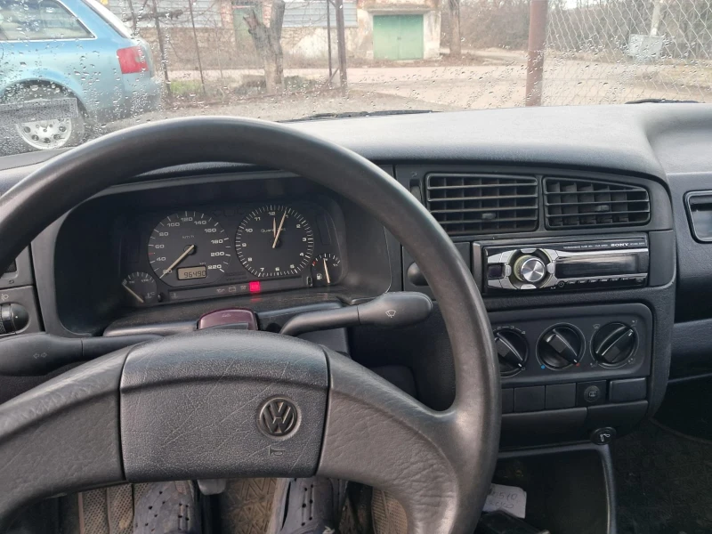 VW Golf 1.9 td 75hp, снимка 2 - Автомобили и джипове - 48548450