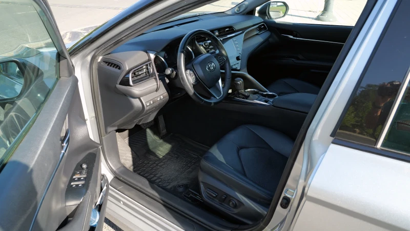 Toyota Camry XSE, снимка 10 - Автомобили и джипове - 52070688