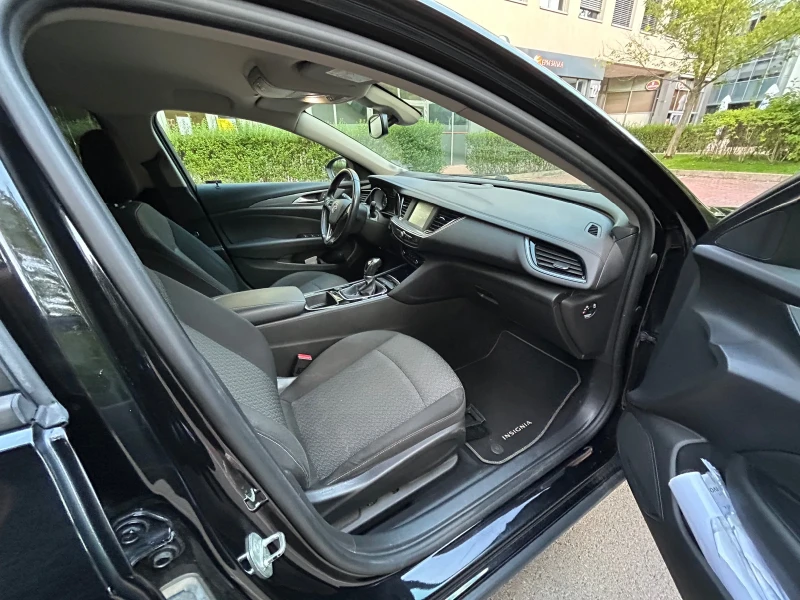 Opel Insignia GRAND SPORT 1.5, снимка 11 - Автомобили и джипове - 52531775