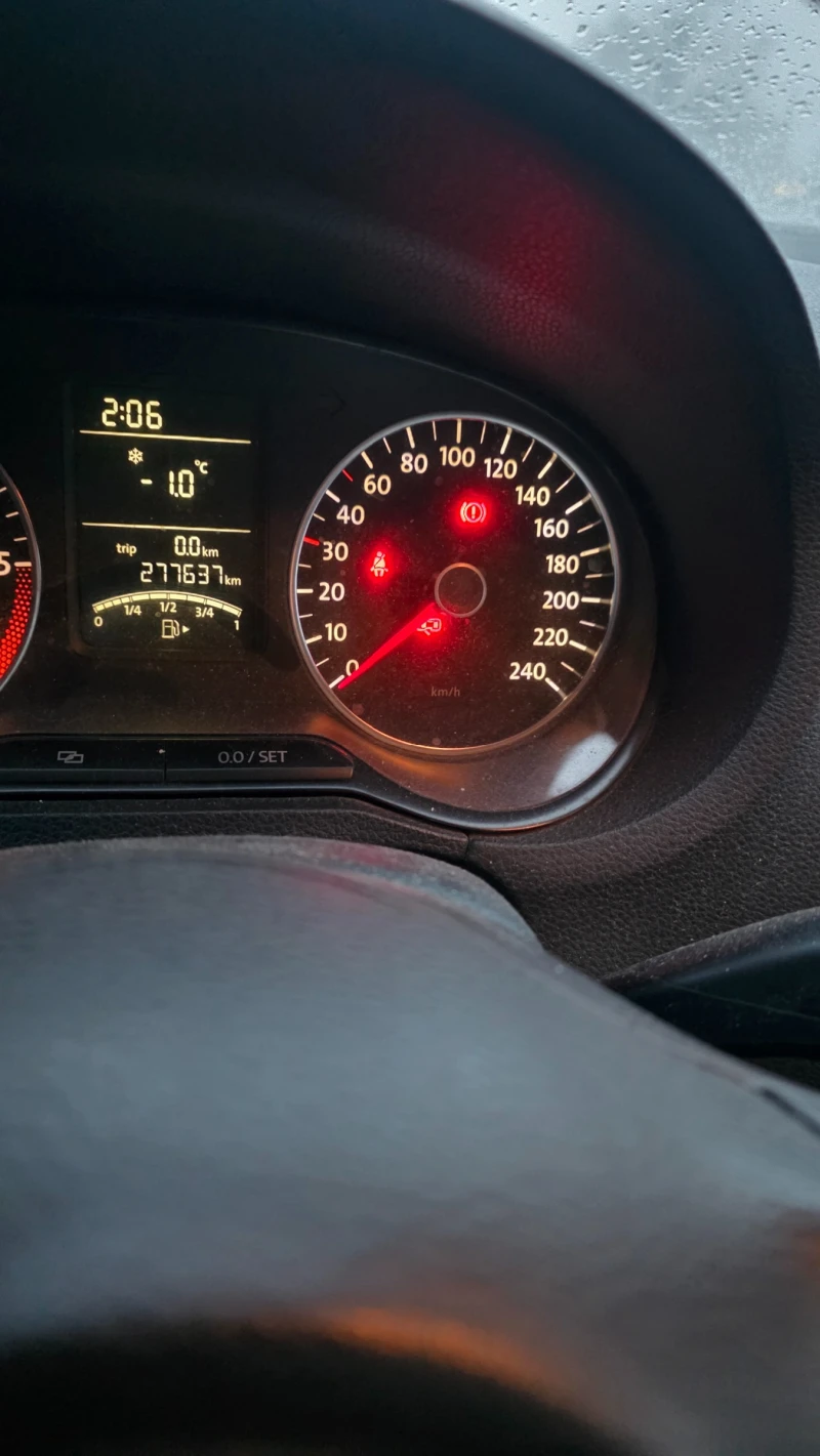 VW Polo 1.6tdi, снимка 8 - Автомобили и джипове - 53181749