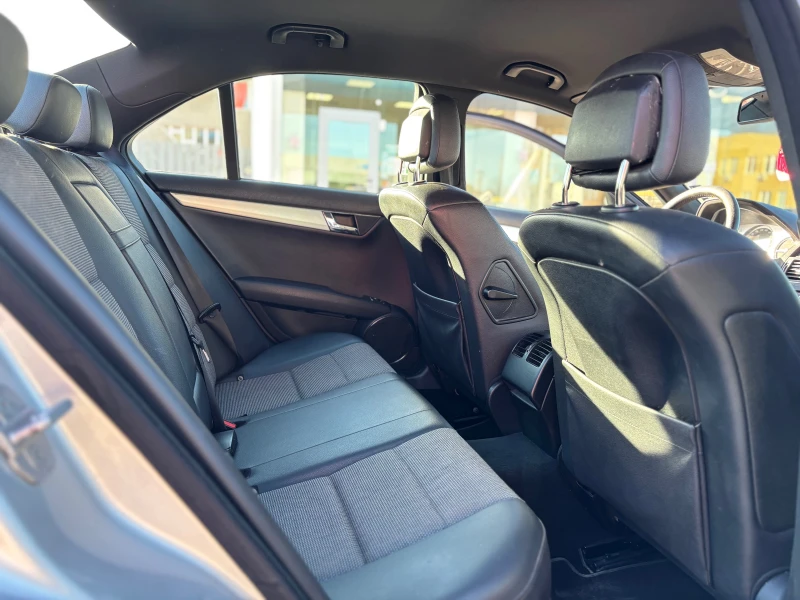 Mercedes-Benz C 220 CDI седан, снимка 14 - Автомобили и джипове - 53263230