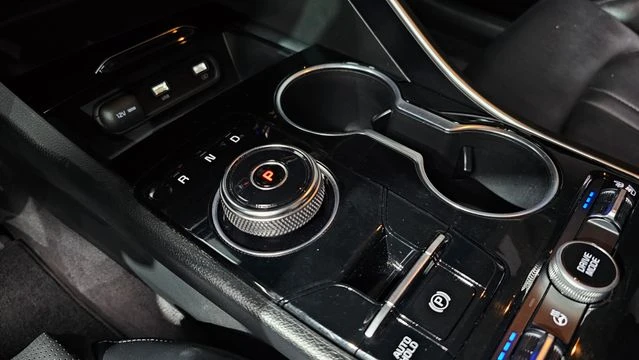 Kia K5 2.0 LPI TRENDY * НАЙ-ДОБРА ЦЕНА В БЪЛГАРИЯ*  - изображение 3