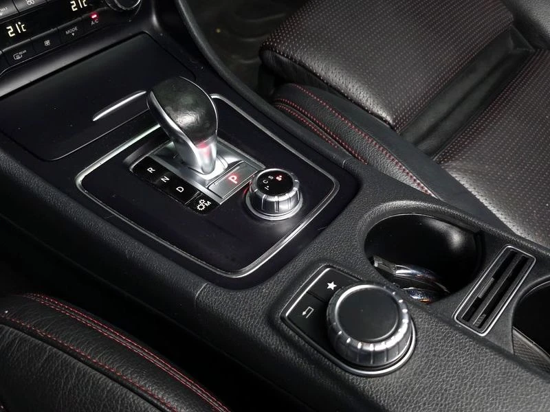 Mercedes-Benz CLA CLA45 AMG 4MATIC| 355к.с.| ВКЛ.ТЕХНОТЕСТ, снимка 9 - Автомобили и джипове - 55402172