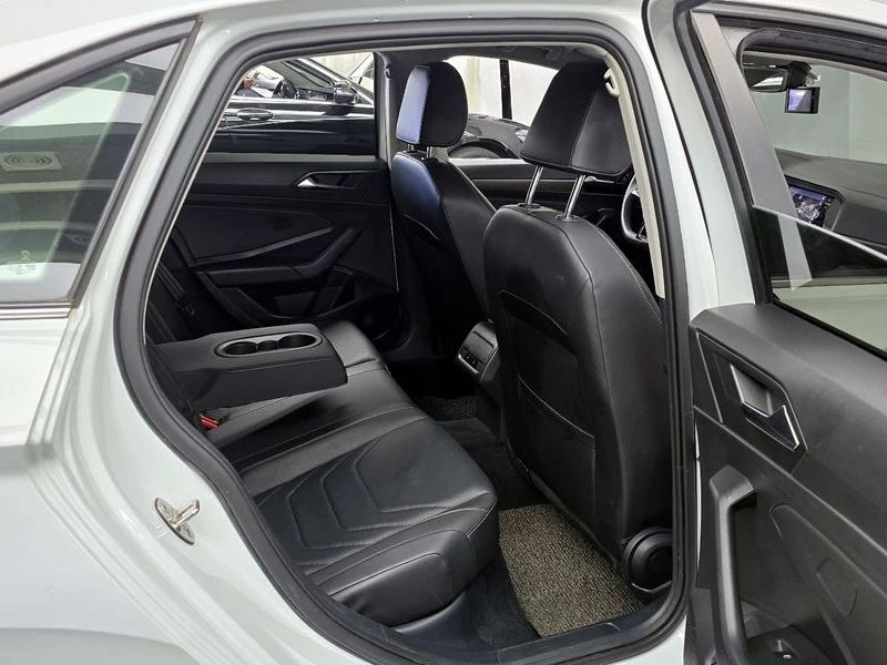 VW Jetta 1.4 DGX Automatic, снимка 12 - Автомобили и джипове - 55723227