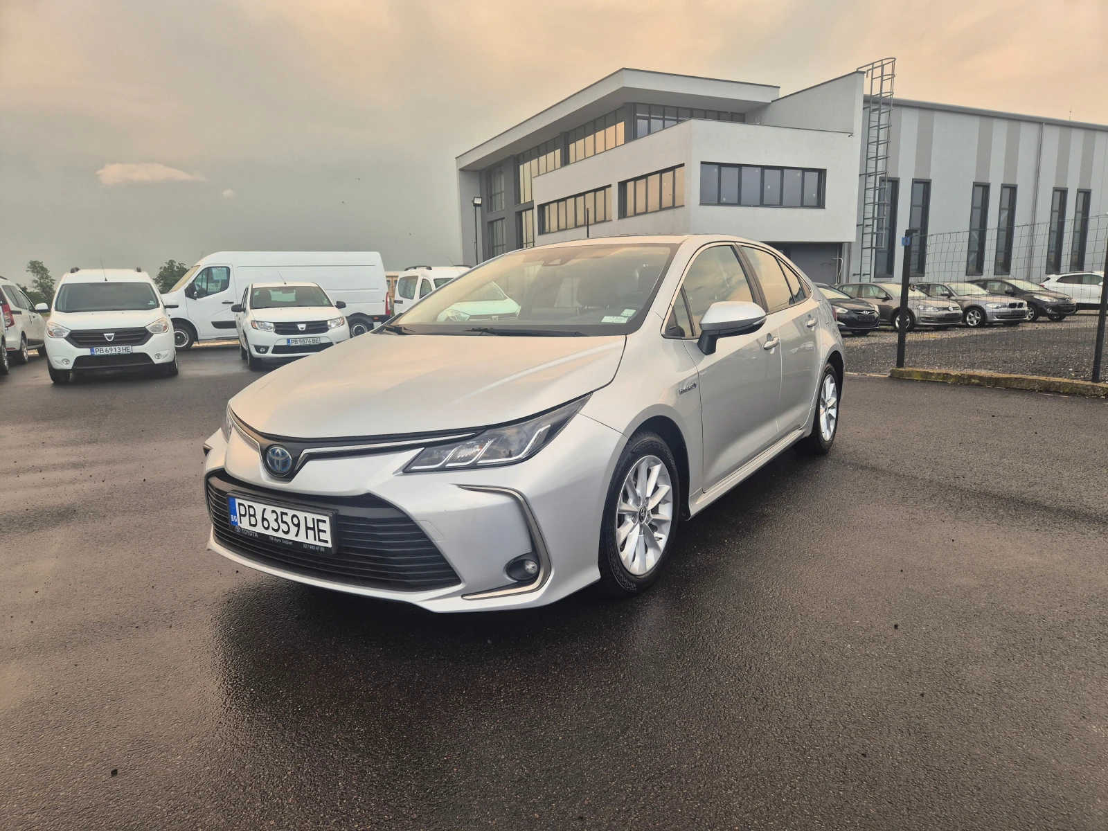 Toyota Corolla EXECUTIVE 1.8 HYBRID A/T, снимка 1