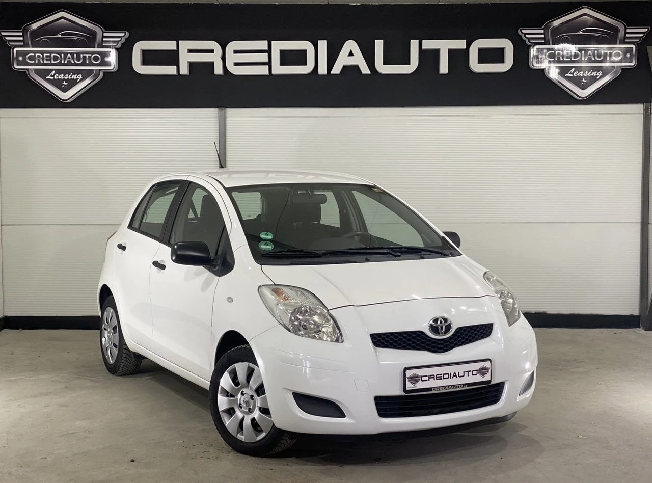 Toyota Yaris 1.0 - изображение 3