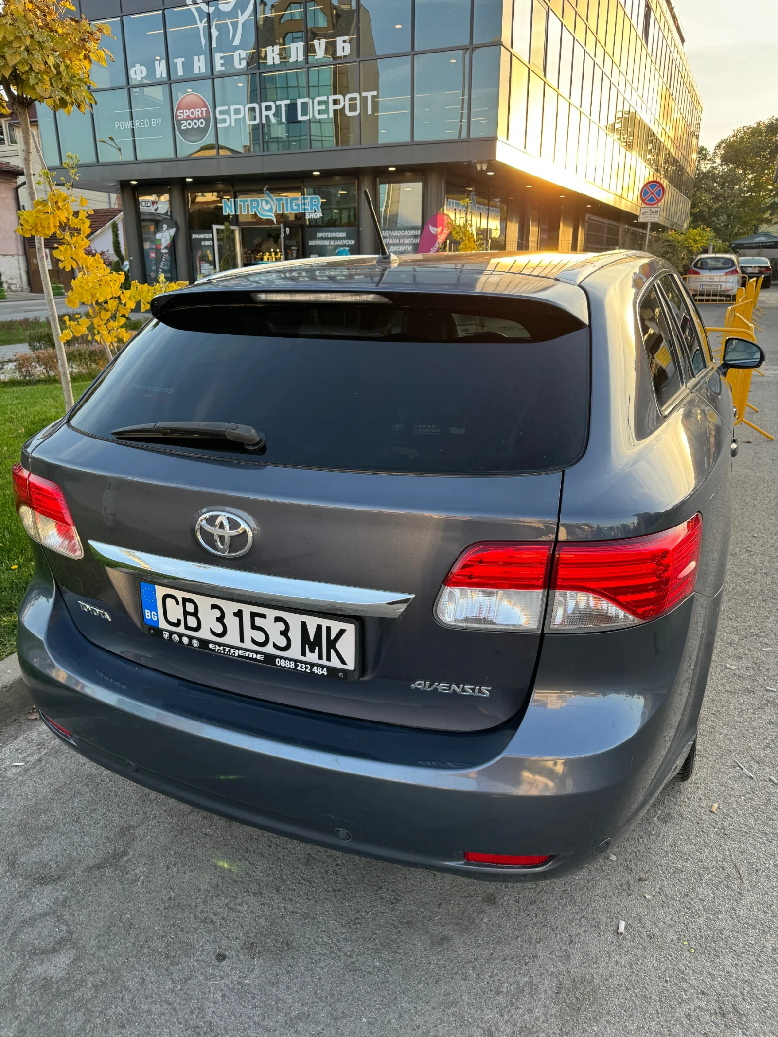 Toyota Avensis 2.2 diesel - всички екстри за модела - изображение 2