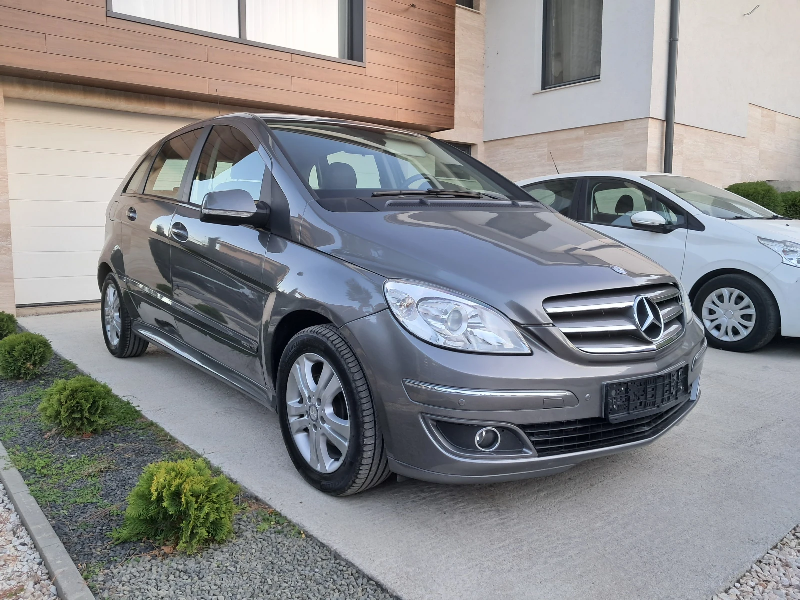 Mercedes-Benz B 180 97000 км EURO-5A - изображение 2