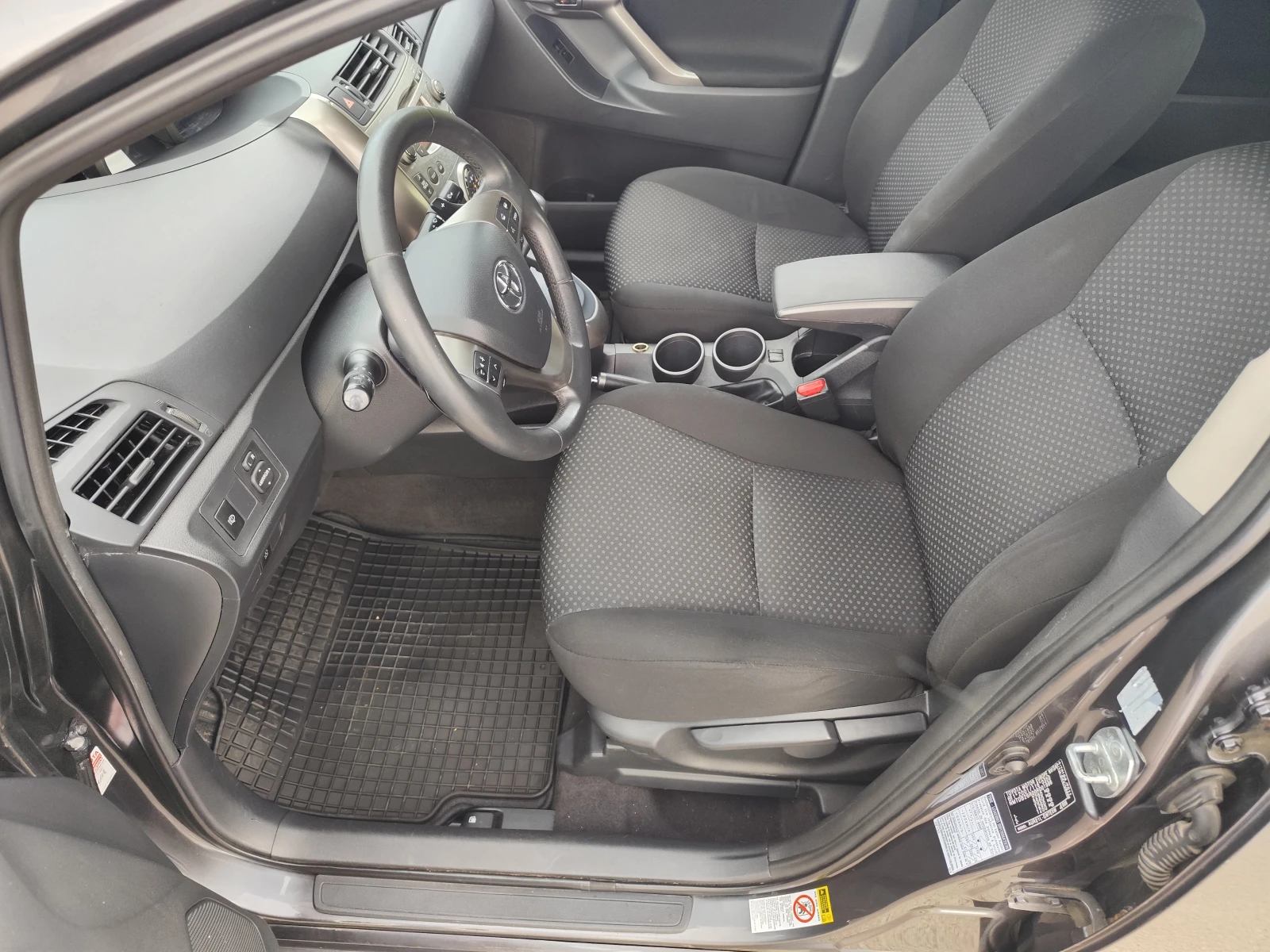 Toyota Verso 2.2 Дизел 6+ 1 - изображение 8