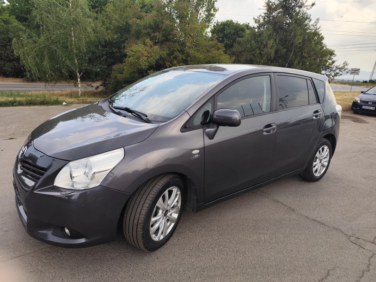Toyota Verso 2.2 Дизел 6+ 1 - изображение 7