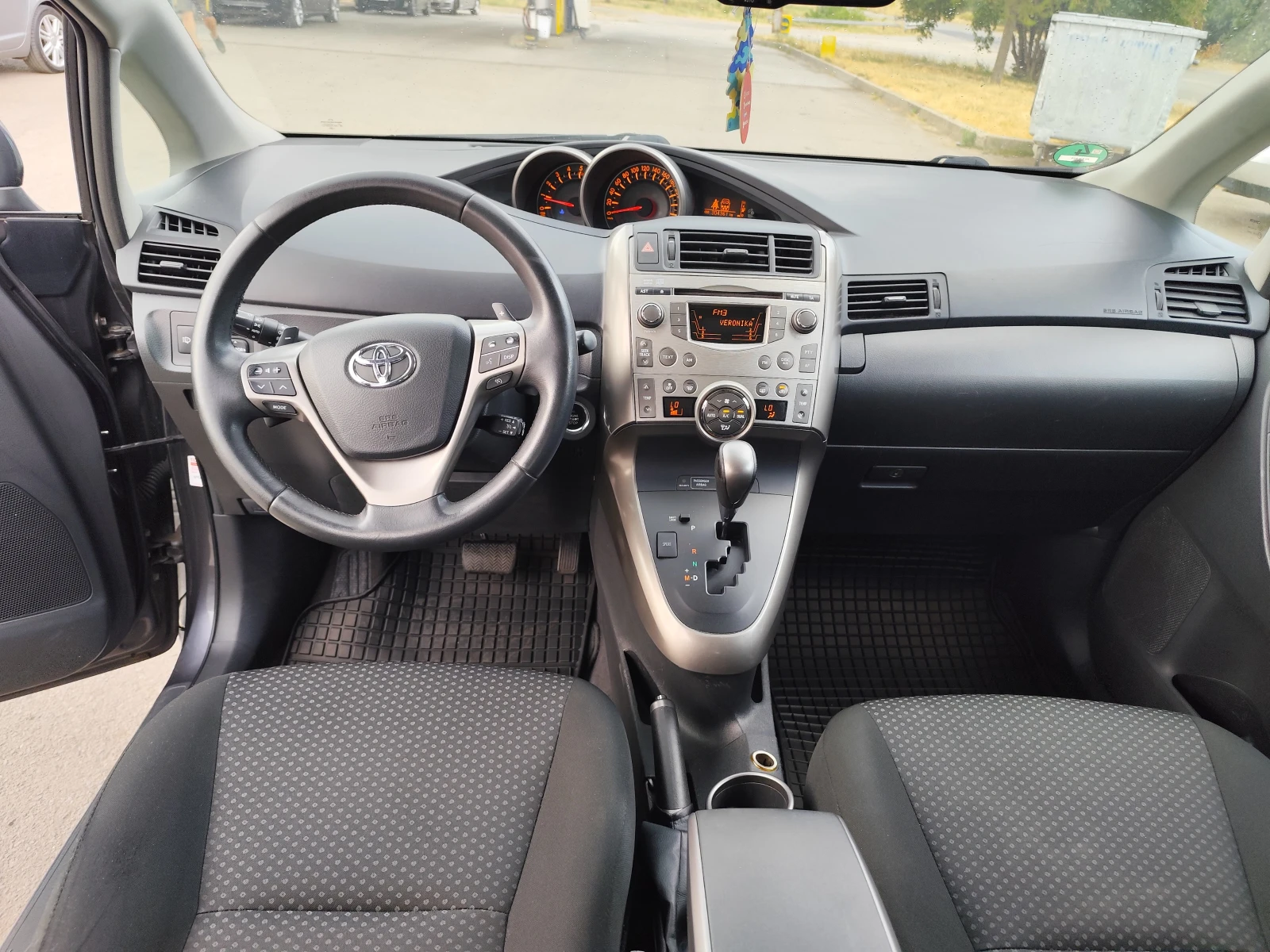 Toyota Verso 2.2 Дизел 6+ 1 - изображение 10