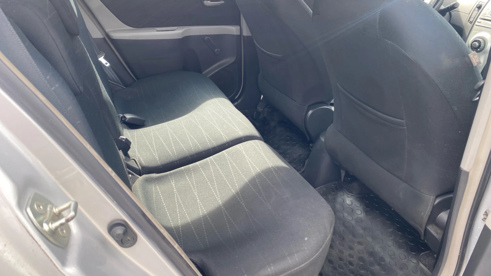 Toyota Yaris 1.3 VVT-i AT - изображение 10