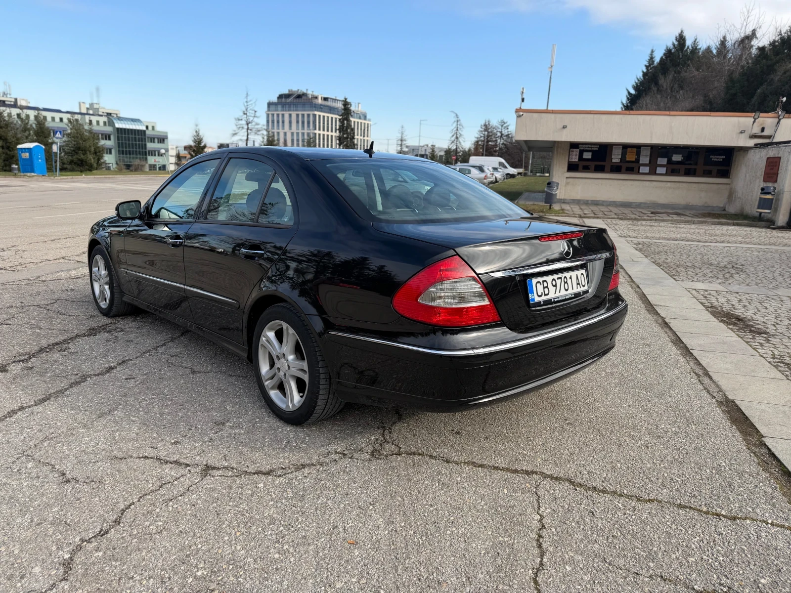 Mercedes-Benz E 280 Elegance - изображение 4