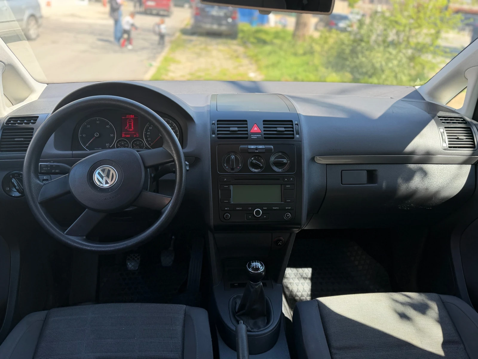 VW Touran 1, 9tdi 105hp 7 Местен , снимка 6 - Автомобили и джипове - 54126324