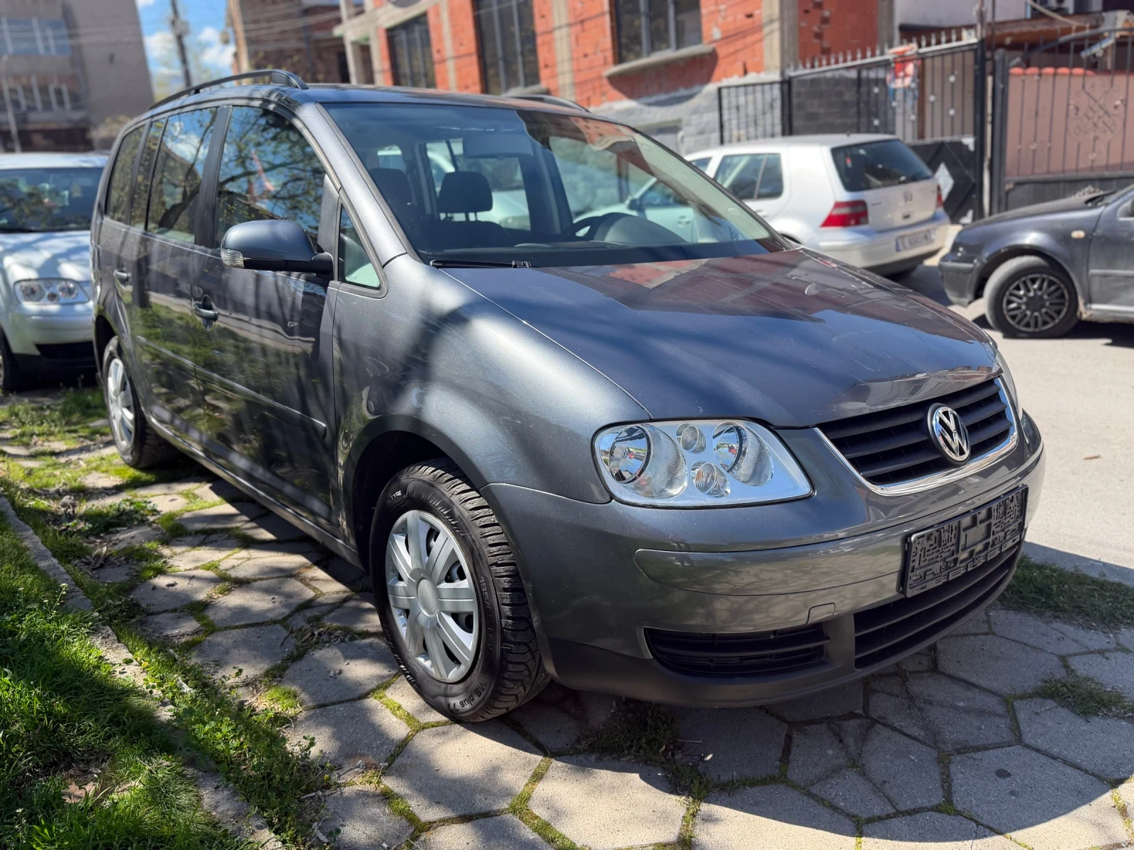 VW Touran 1, 9tdi 105hp 7 Местен , снимка 4 - Автомобили и джипове - 54126324