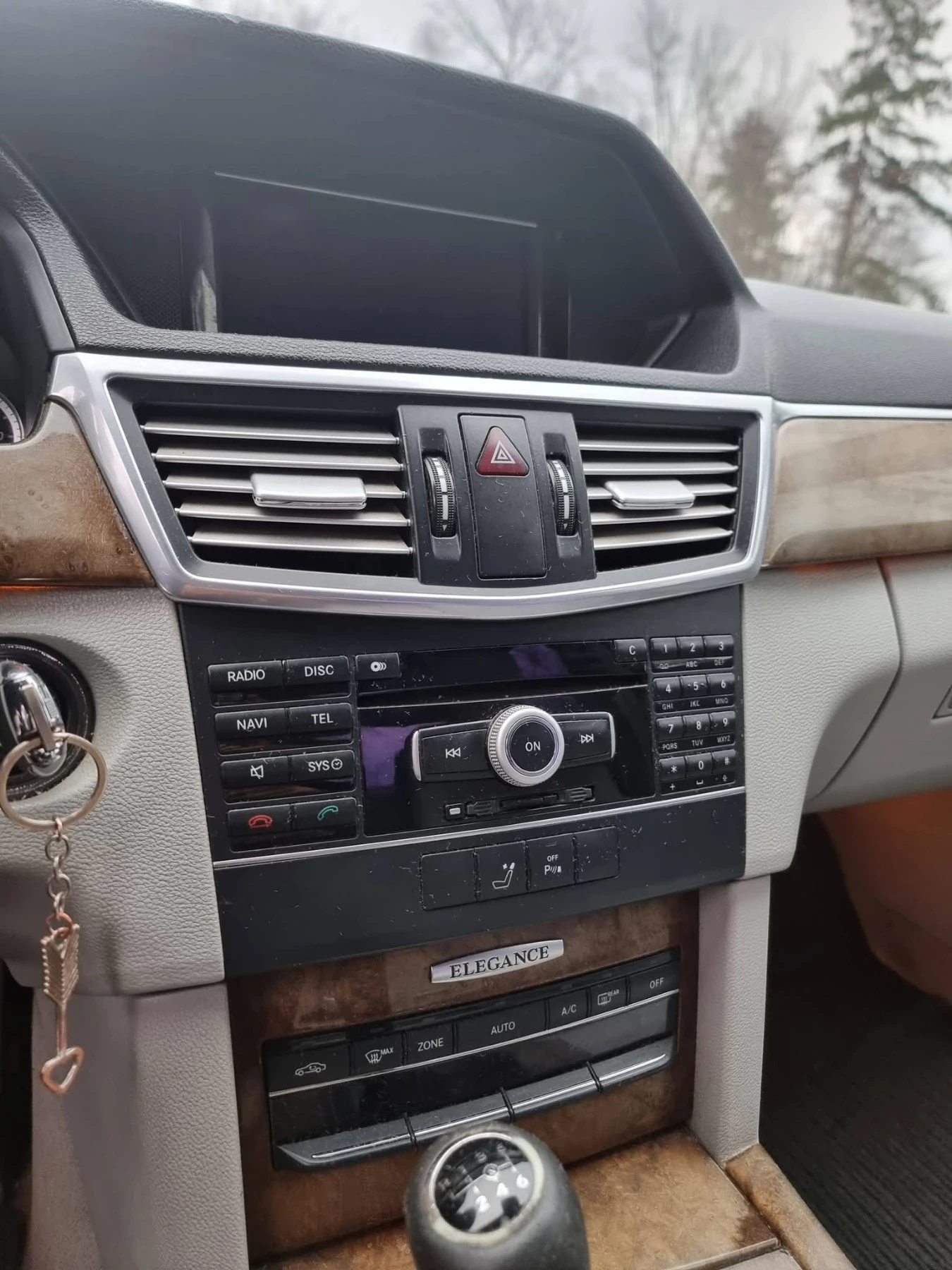 Mercedes-Benz E 220 2.2CDI, снимка 10 - Автомобили и джипове - 54166505