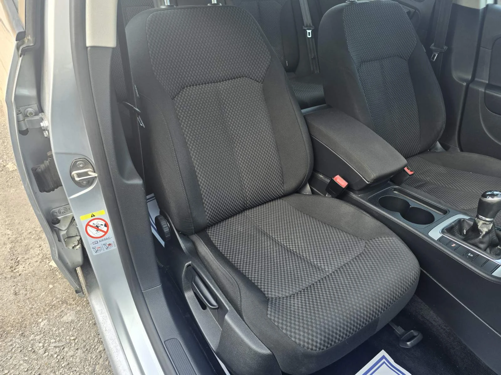 VW Passat 2.0TDI/LED/NAVI, снимка 12 - Автомобили и джипове - 54824000
