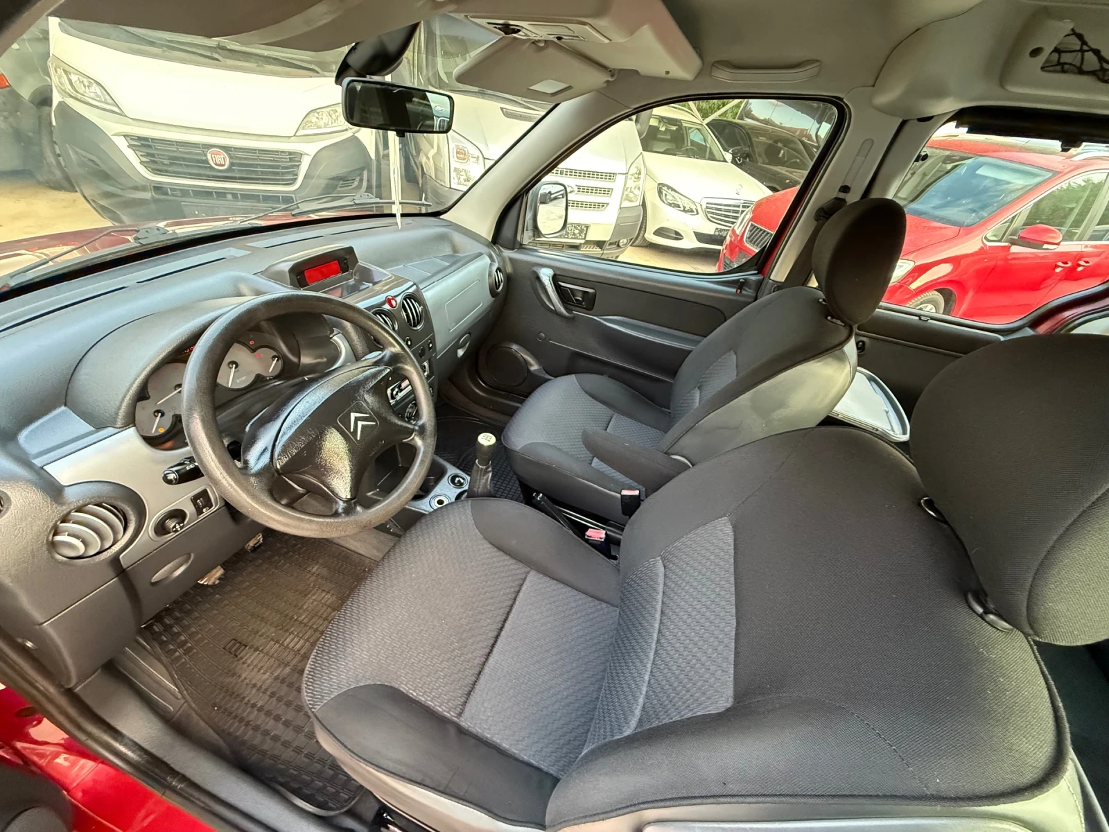 Citroen Berlingo 1.4 КЛИМАТИК ЛИЗИНГ, снимка 9 - Автомобили и джипове - 56308180