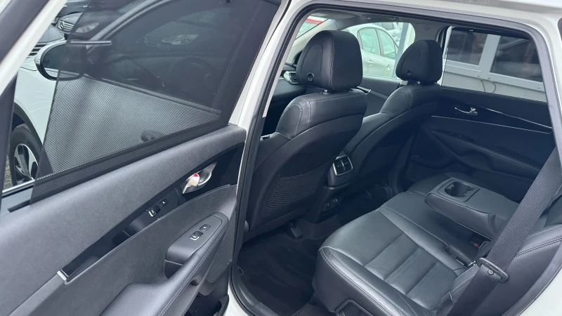 Kia Sorento 2.2d Автоматик!ШВЕЙЦАРИЯ!Камери, PDC, LED, Navi, снимка 11 - Автомобили и джипове - 52890874