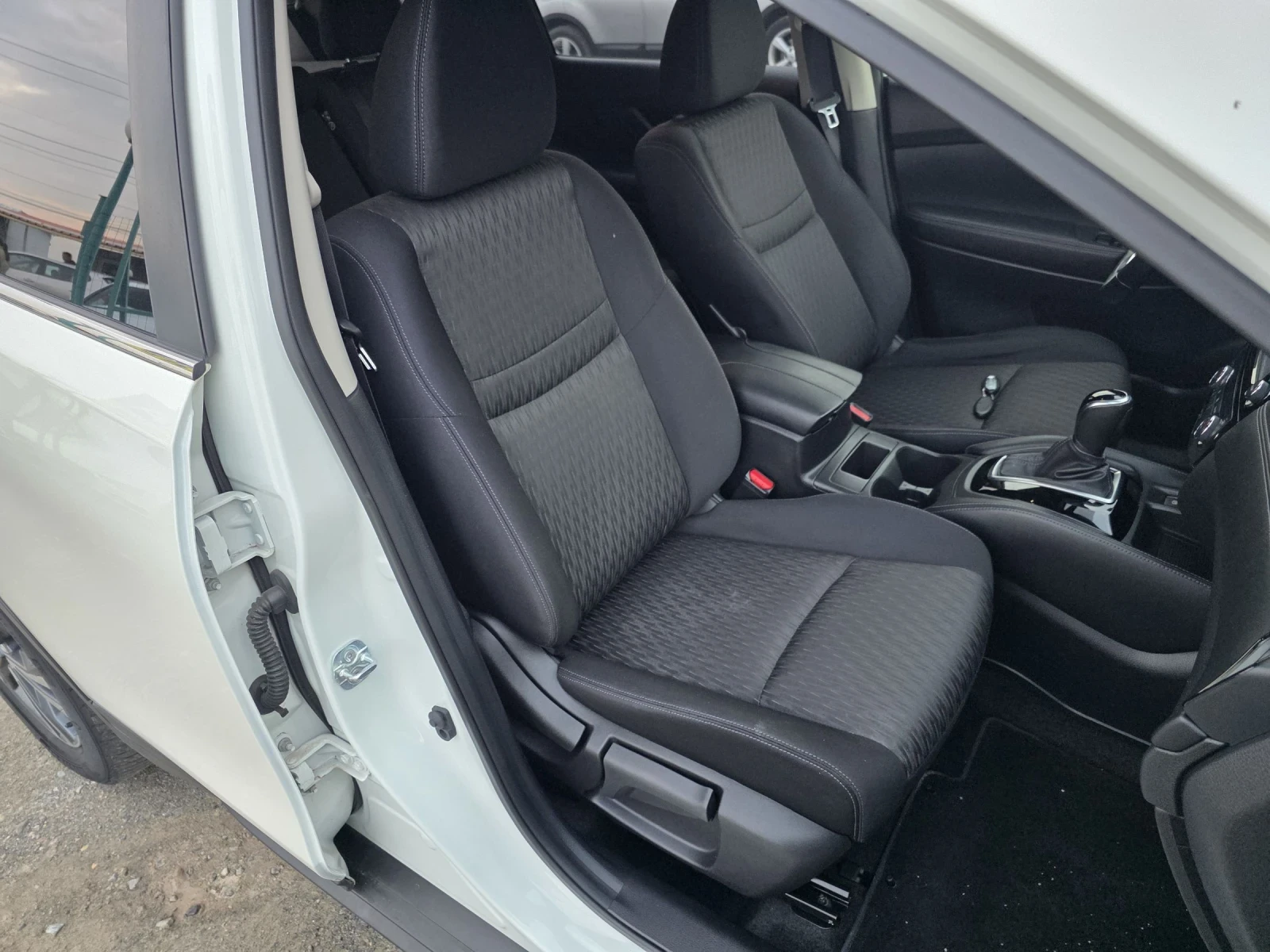 Nissan X-trail 1.6 D Automatic 7M - изображение 8