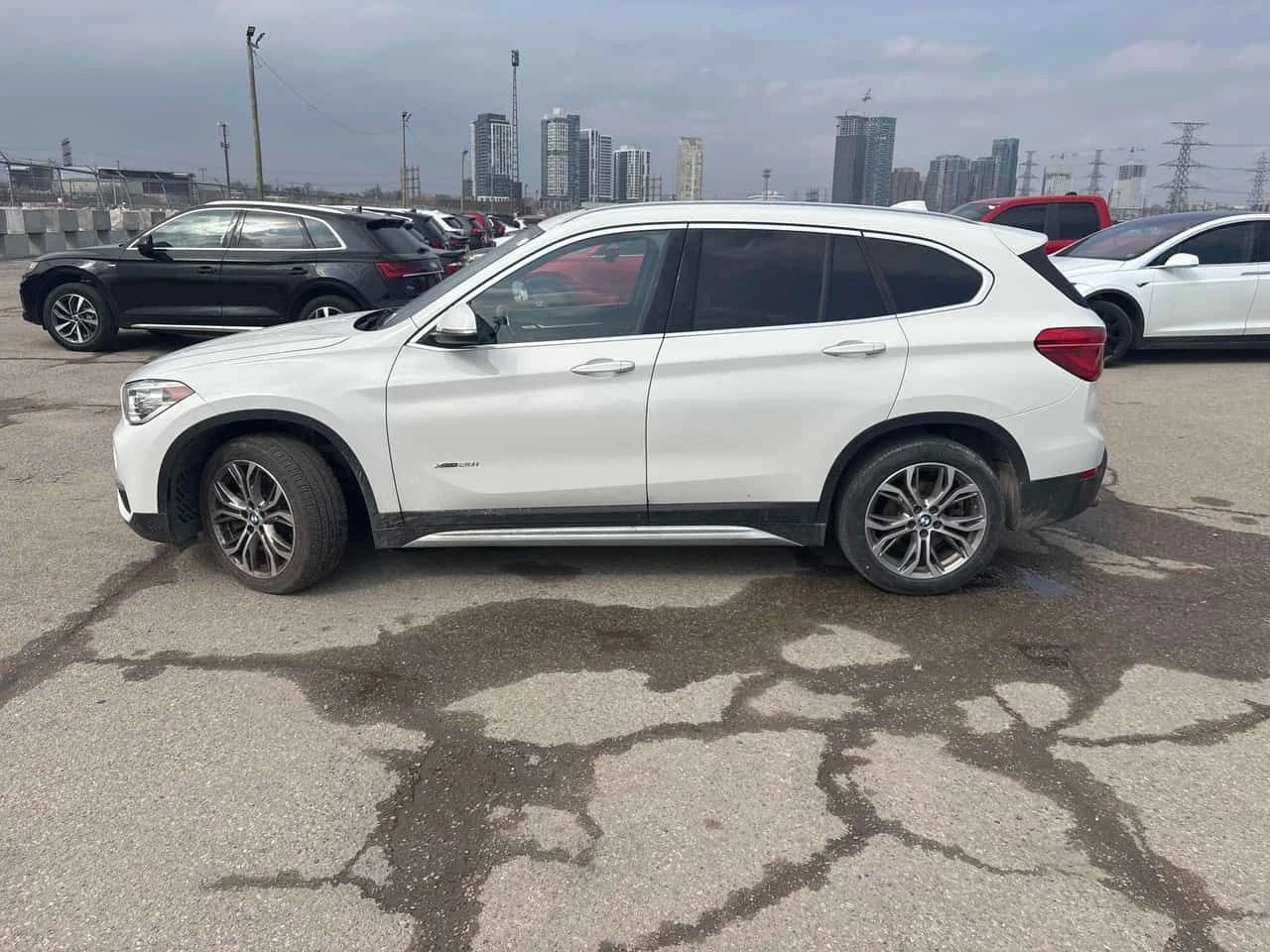 BMW X1 * xDrive28i * CARFAX * ПАНОРАМА* KEYLESS* ПОДГРЕВИ, снимка 2 - Автомобили и джипове - 53803913
