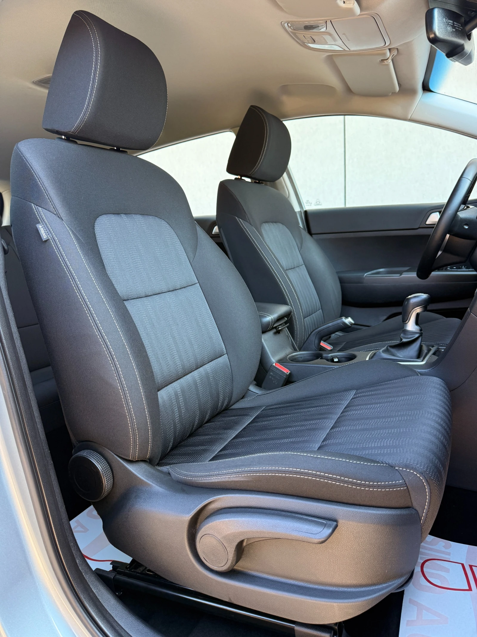 Kia Sportage 1.6CRDI* CARPLAY* HYBRID* , снимка 8 - Автомобили и джипове - 53835188