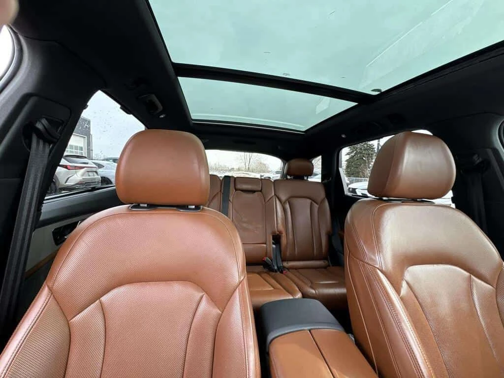 Audi Q7 3.0T Technik * Фиксирана цена до БГ * CARFAX * , снимка 12 - Автомобили и джипове - 53958402